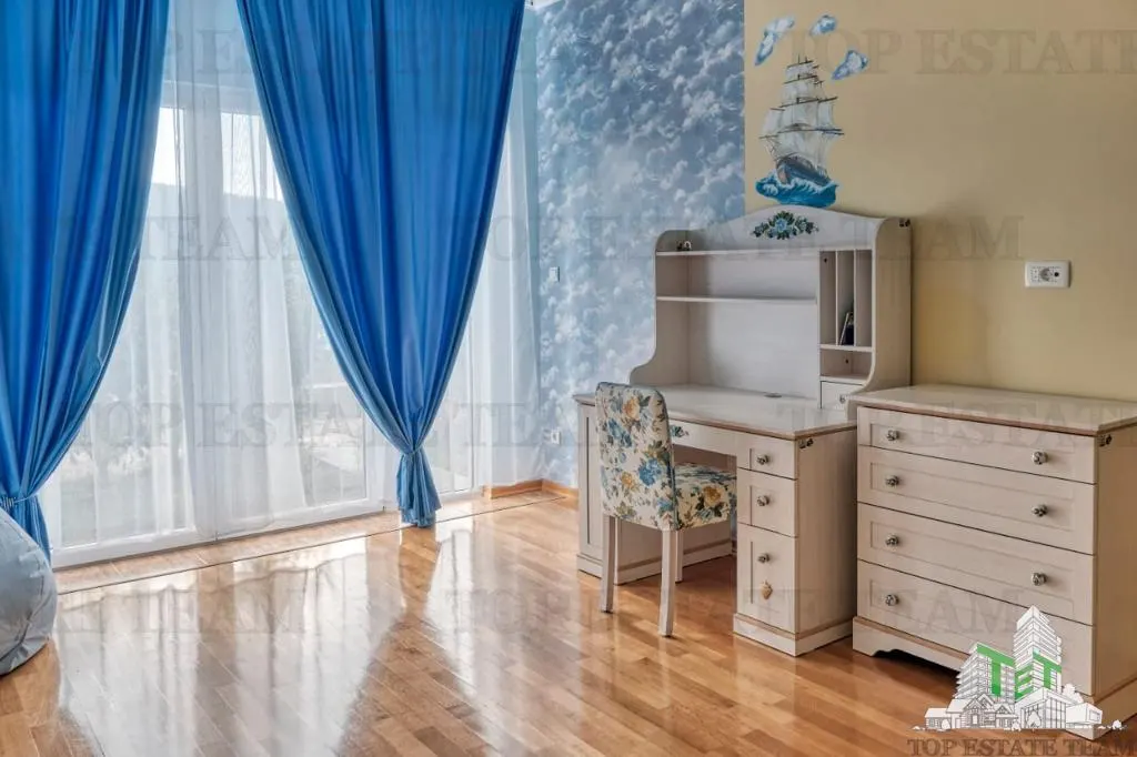Apartment for Sale in Herceg-Novi, Montenegro - foto 4