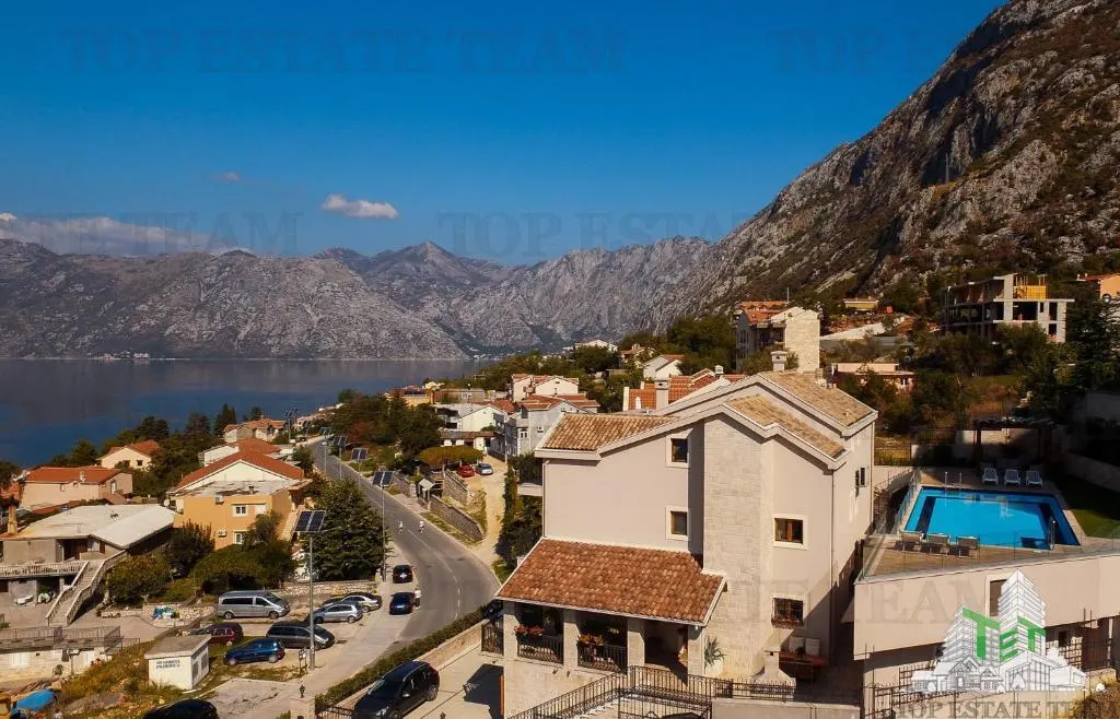 Villa for Sale in Kotor, Montenegro - foto 2