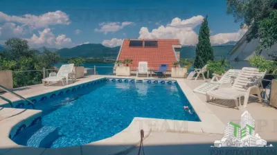 Villa for Sale in Tivat, Montenegro - foto 2