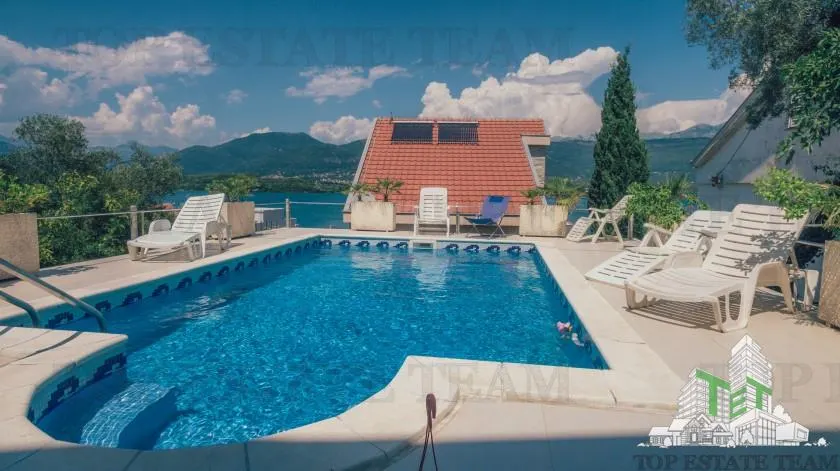 Villa for Sale in Tivat, Montenegro - foto 2