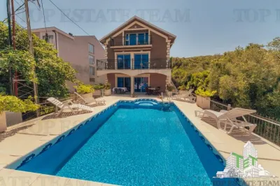 Villa for Sale in Tivat, Montenegro - foto 3