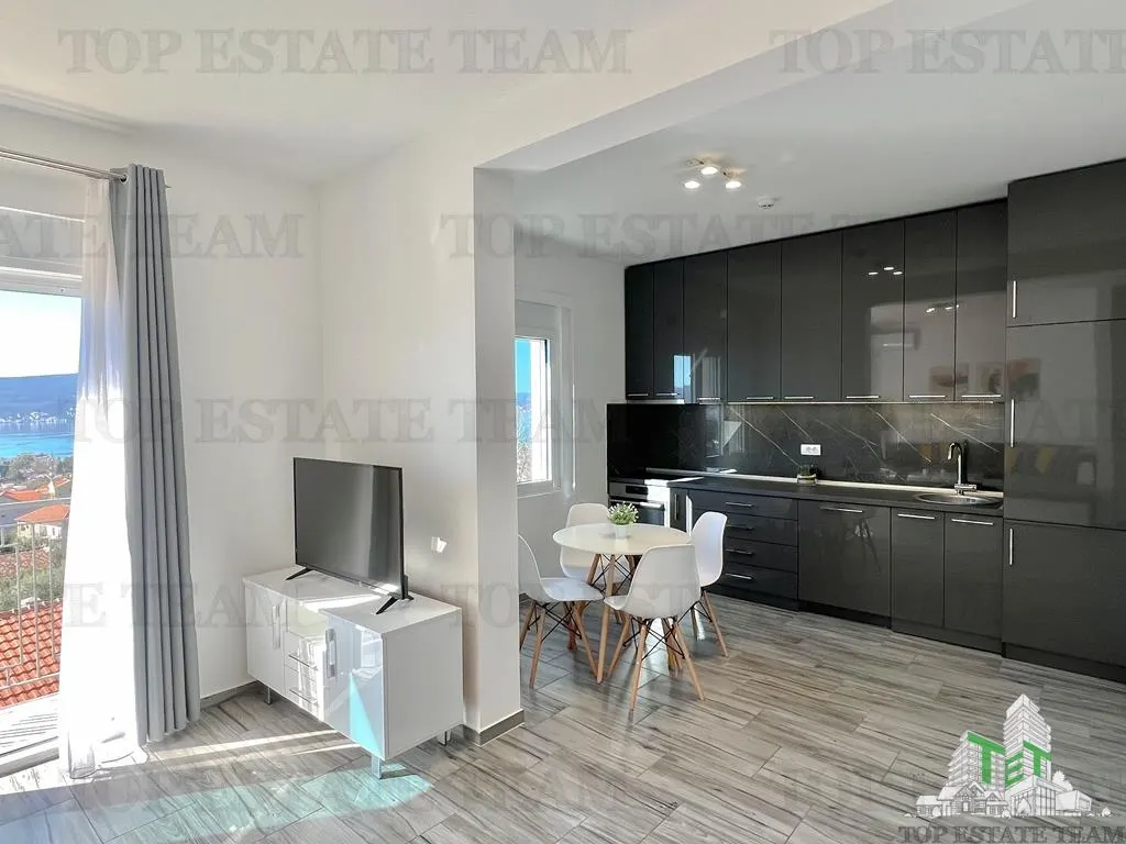 Apartment for Sale in Tivat, Montenegro - foto 4