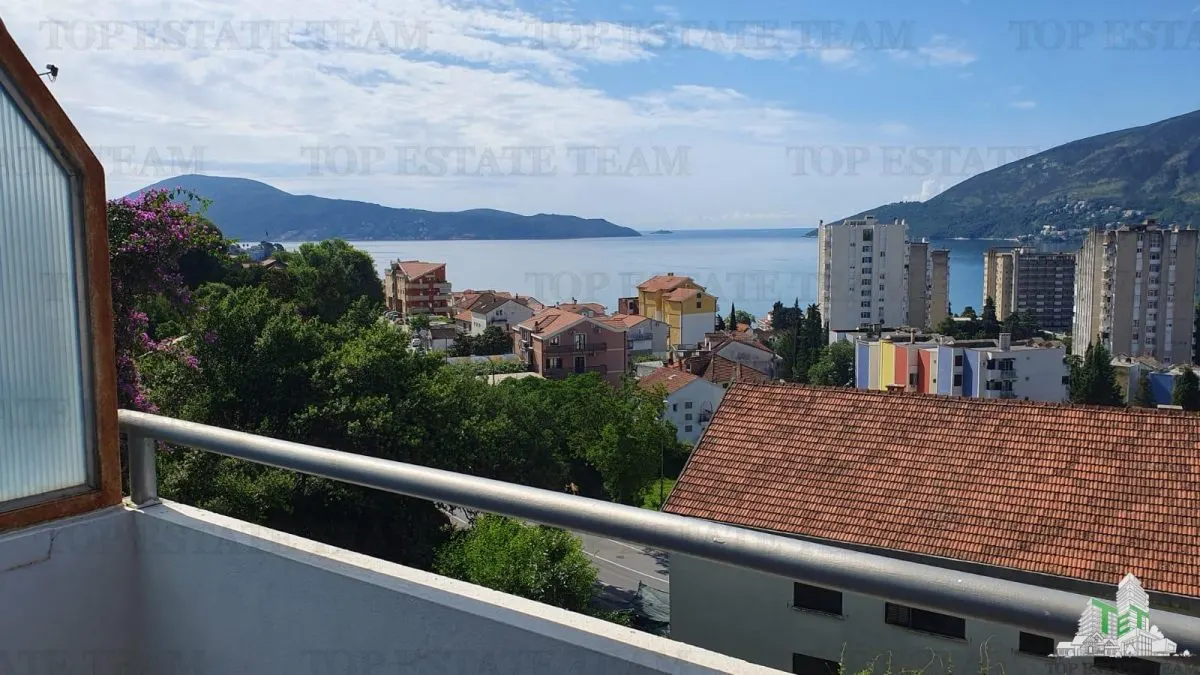 Apartment for Sale in Herceg-Novi, Montenegro - foto 1