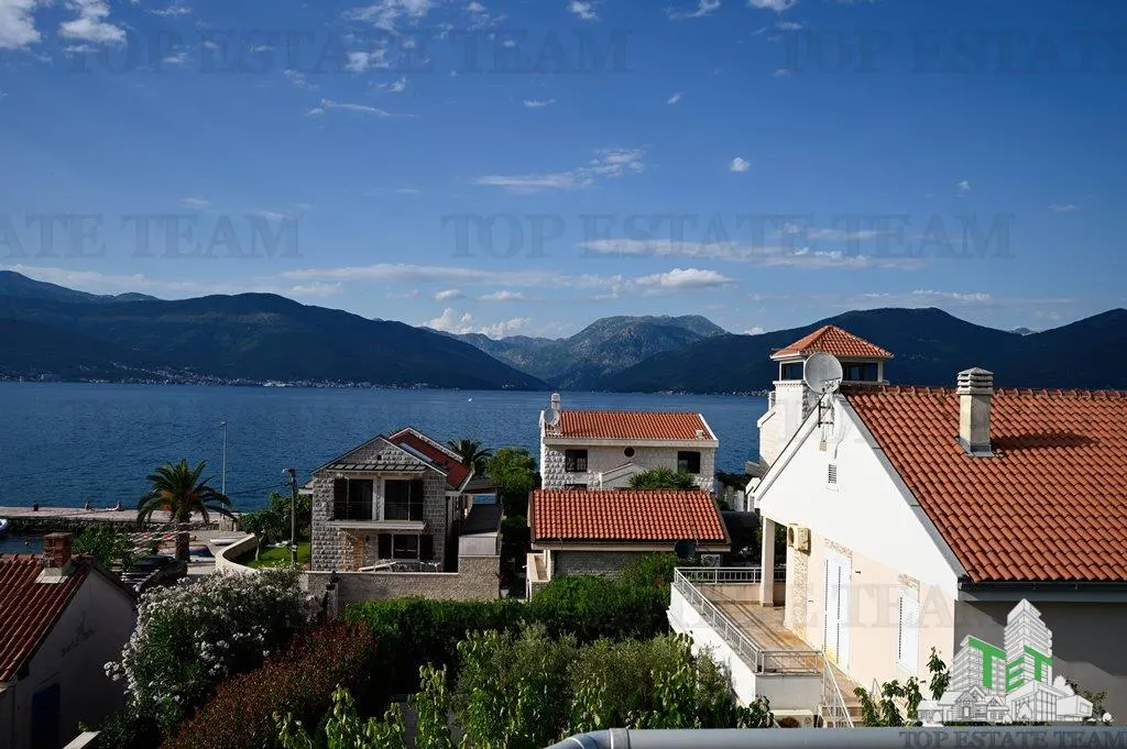 Villa for Sale in Tivat, Montenegro - foto 1
