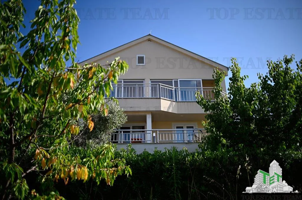 Villa for Sale in Tivat, Montenegro - foto 4
