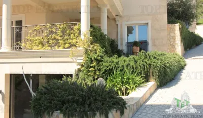 Apartment for Sale in Herceg-Novi, Montenegro - foto 2