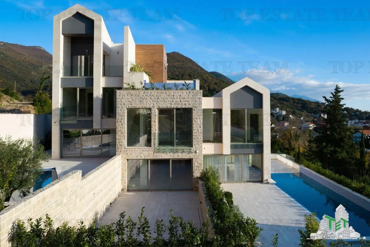 Apartment for Sale in Tivat, Montenegro - foto 1