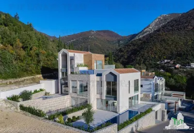 Apartment for Sale in Tivat, Montenegro - foto 2