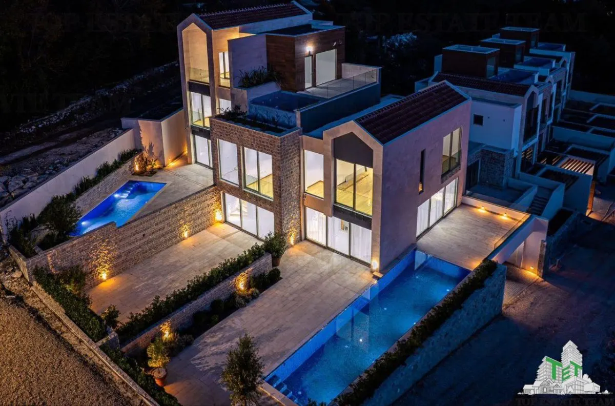 Apartment for Sale in Tivat, Montenegro - foto 4
