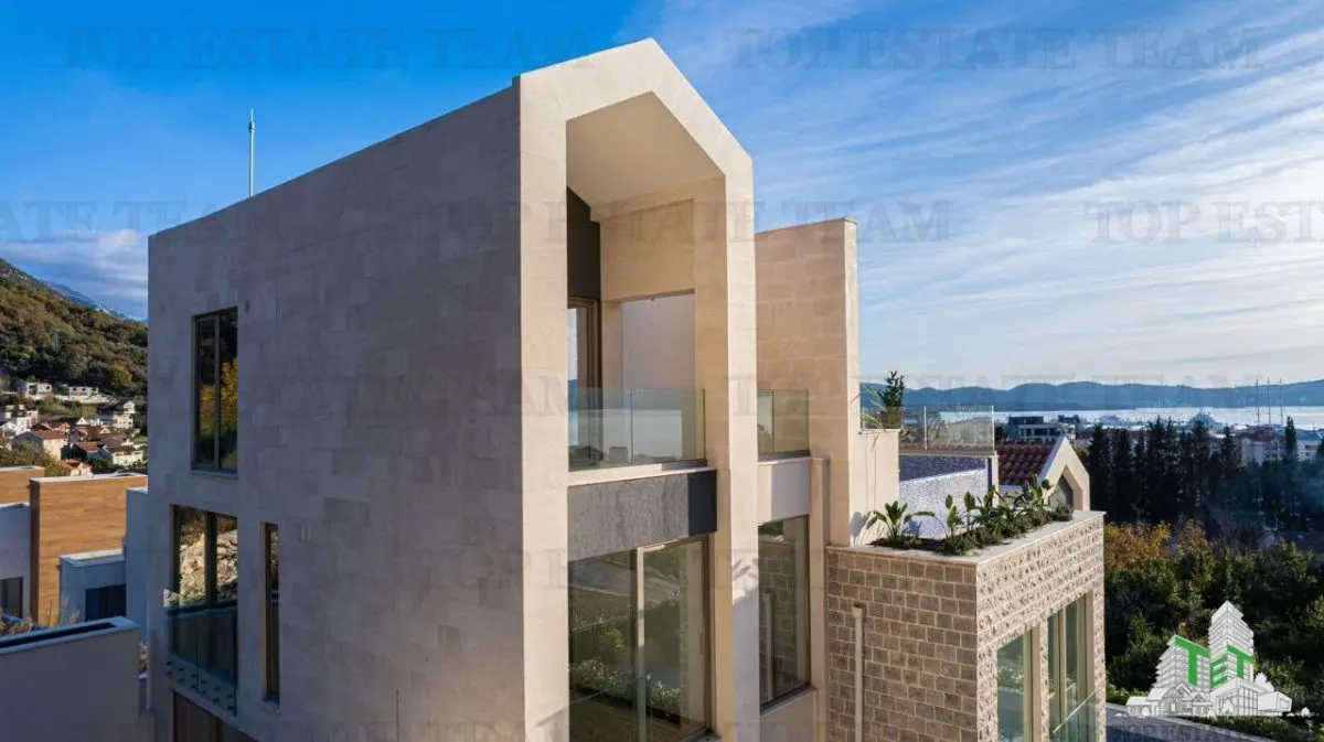 Apartment for Sale in Tivat, Montenegro - foto 6
