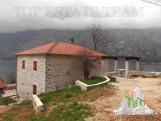 Villa for Sale in Kotor, Montenegro - foto 1